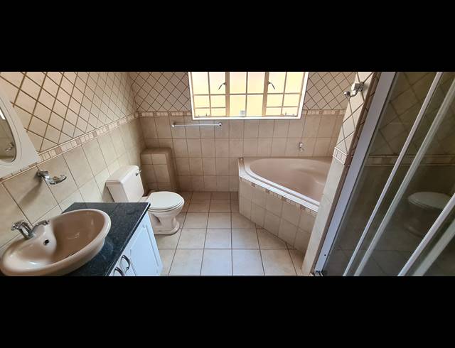 4 BEDROOM FREEHOLD FOR SALE IN CASHAN